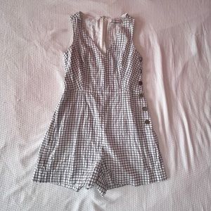 RARE White Club Monaco Cahdell Romper